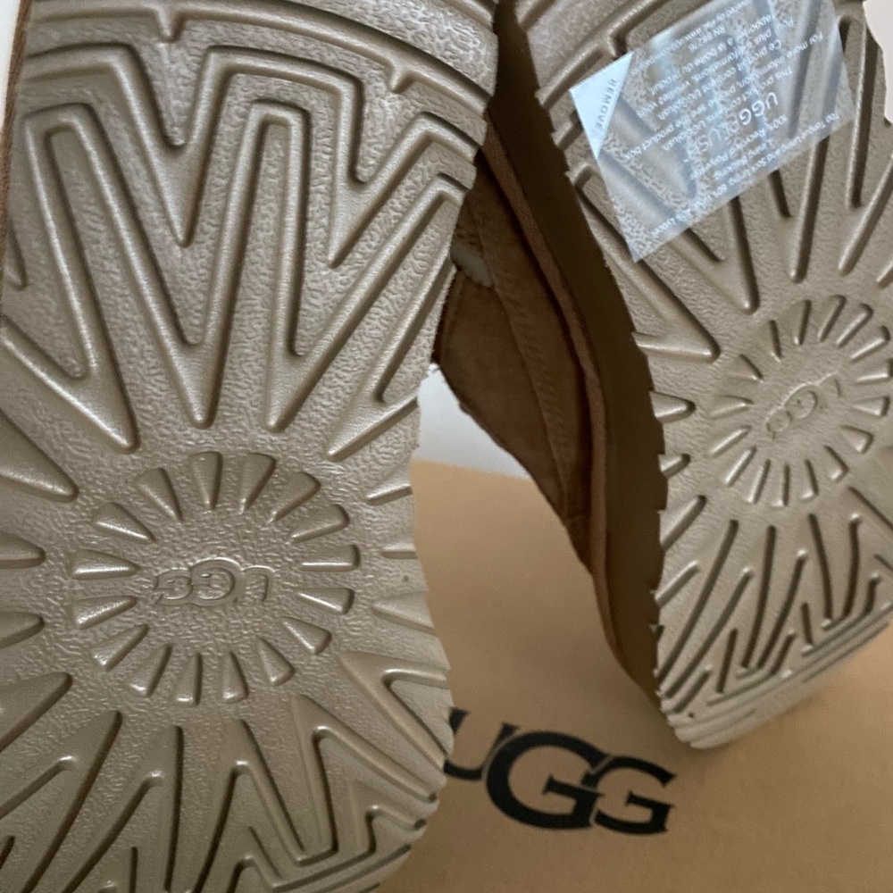 UGG Lowmel - Picture 3 of 4